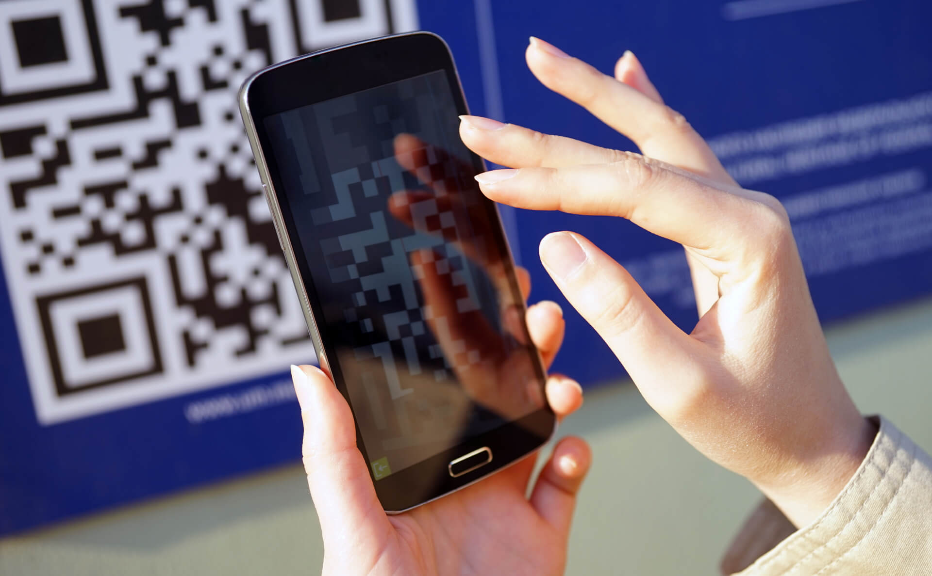 зачем и как платить qr кодом вместо банковской карты
