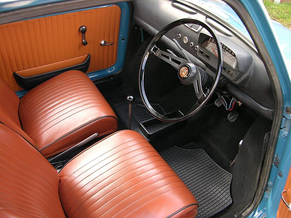 В России запретят ввоз праворульных и гибридных автомобилей