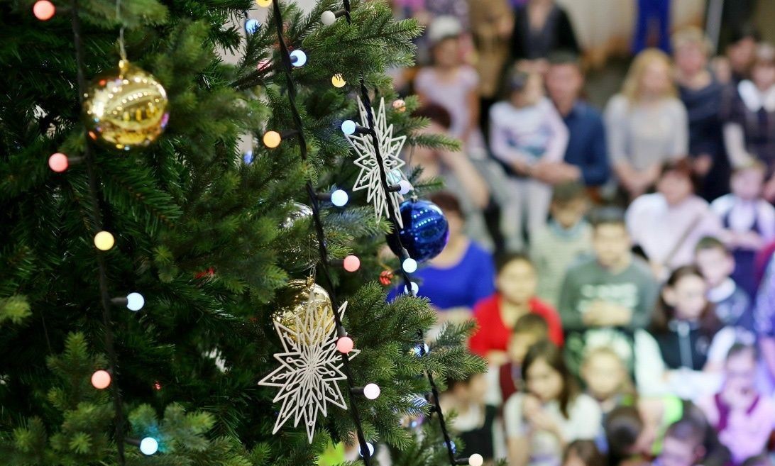В Костромской области непривитых школьников не пустят на новогодние елки