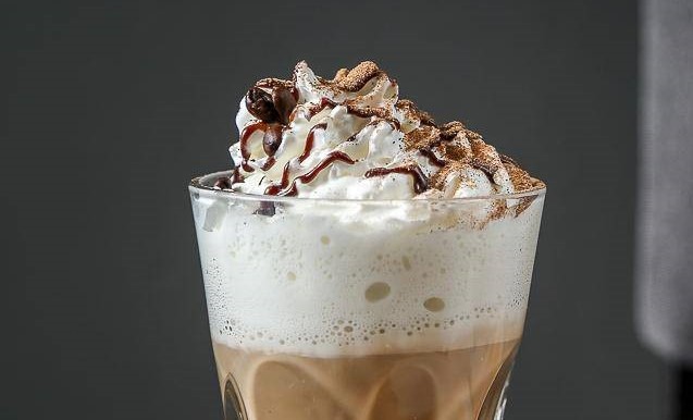 Из меню сети быстрого питания «Вкусно — и точка» исчезнет горячий шоколад и венский кофе