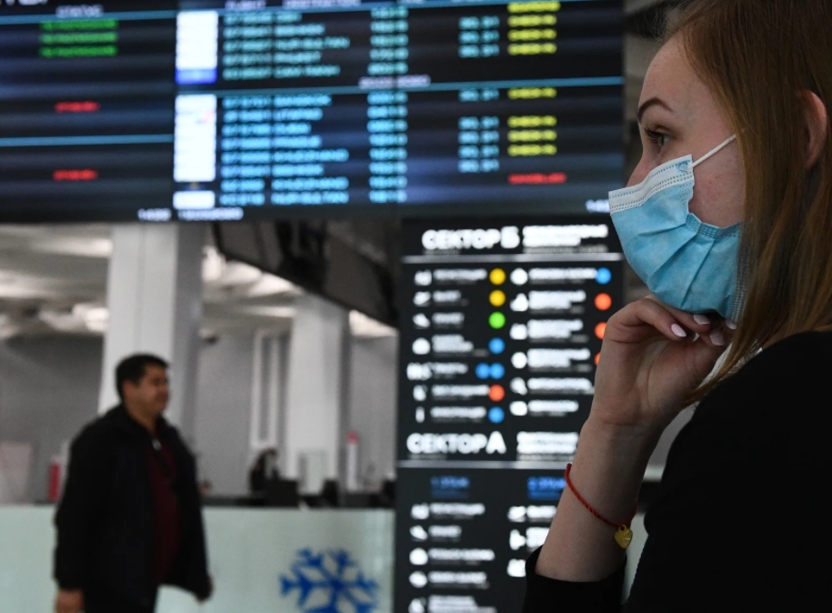 В российских аэропортах вернули антиковидный контроль