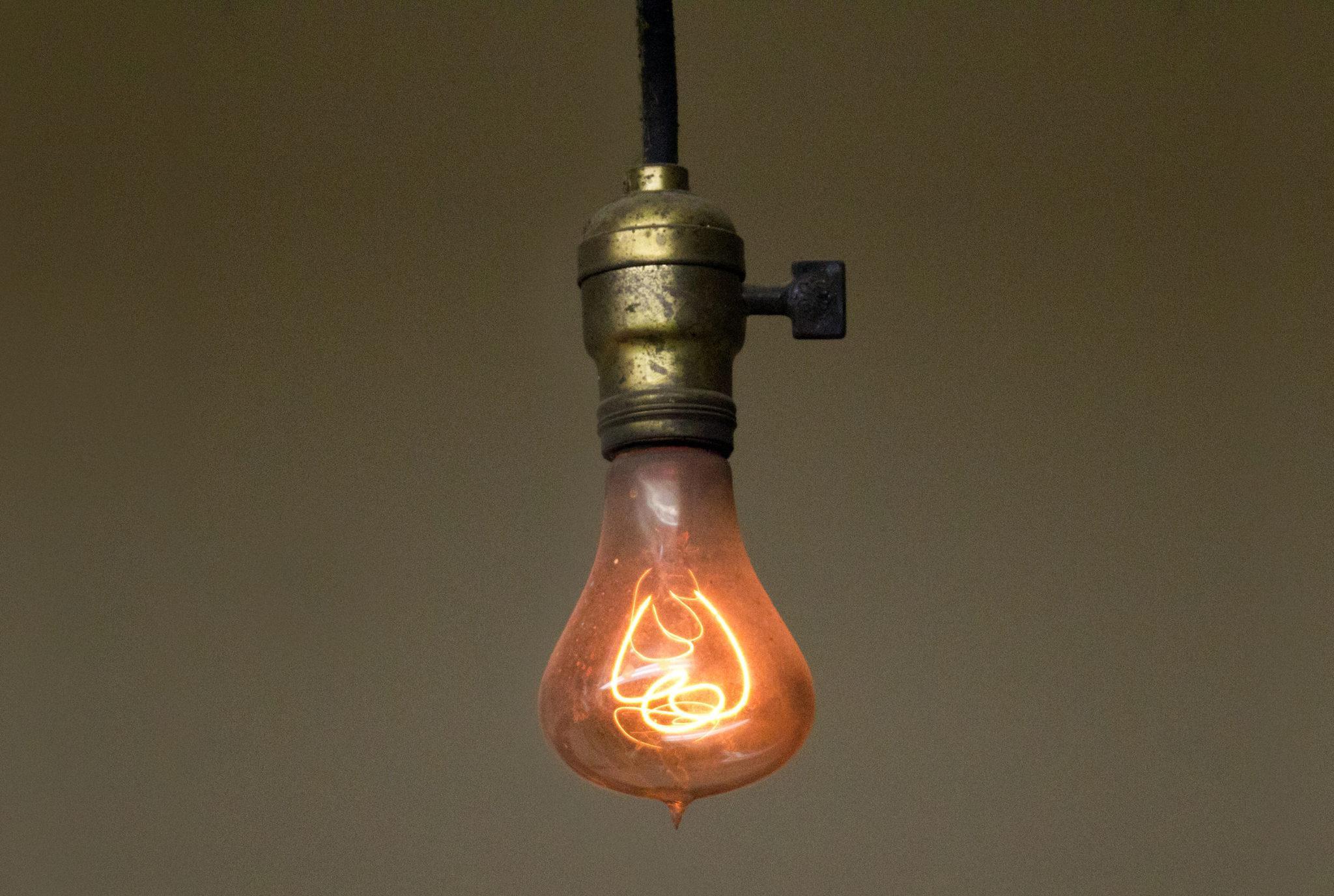 Существует лампочка накаливания, которая горит уже более 100 лет