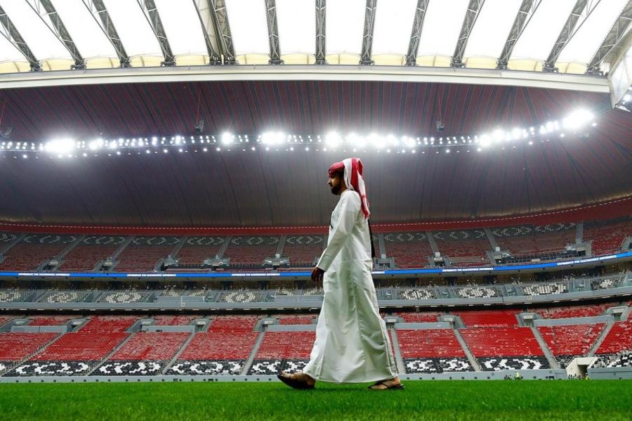 На чемпионате мира в Катаре устроили массовую молитву
