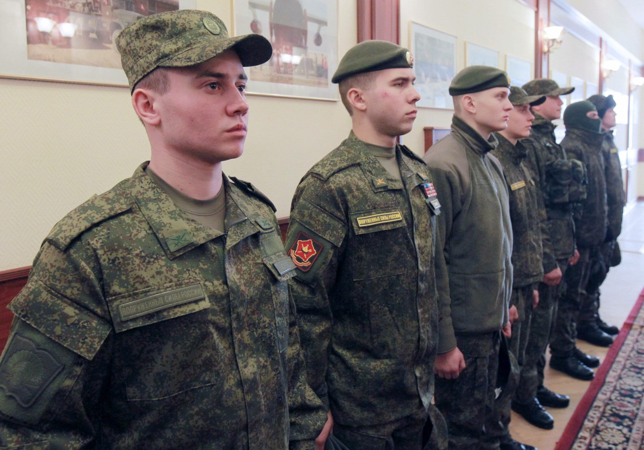 Российское Минобороны закупает форму для военных по 140 тысяч рублей и более