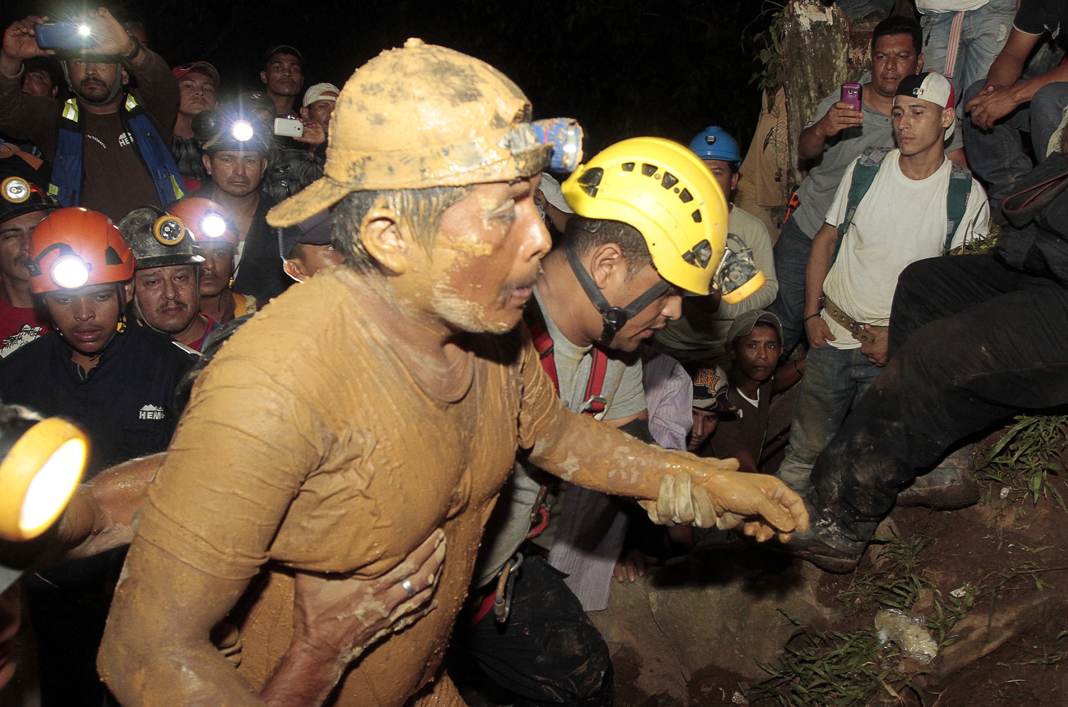 В Китае спасли шахтера, который выживал под завалами больше 17 лет