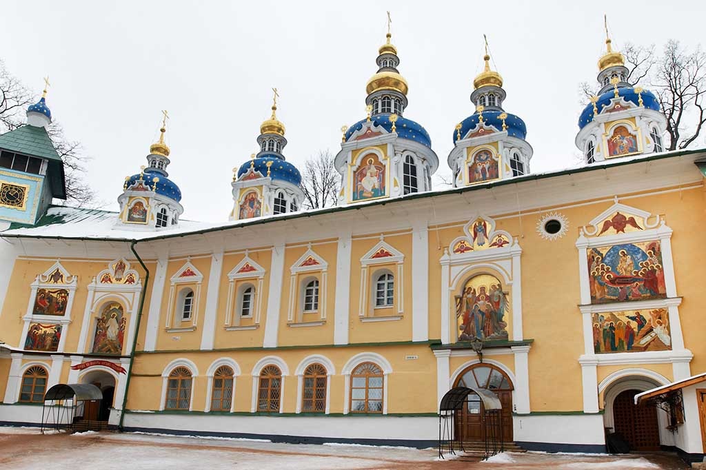 В Псково-Печерском монастыре закровоточила икона