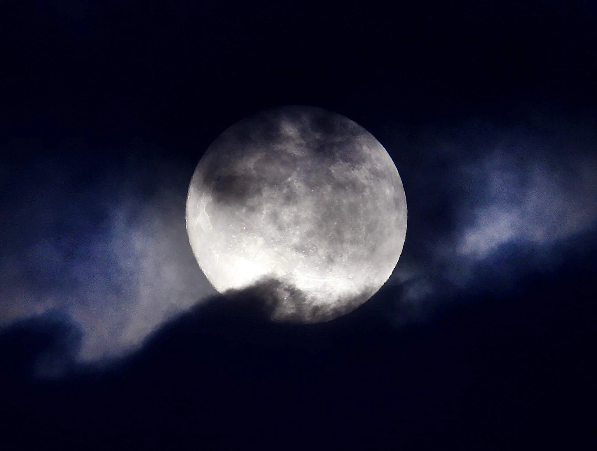 Смартфоны Samsung могут делать качественные снимки луны