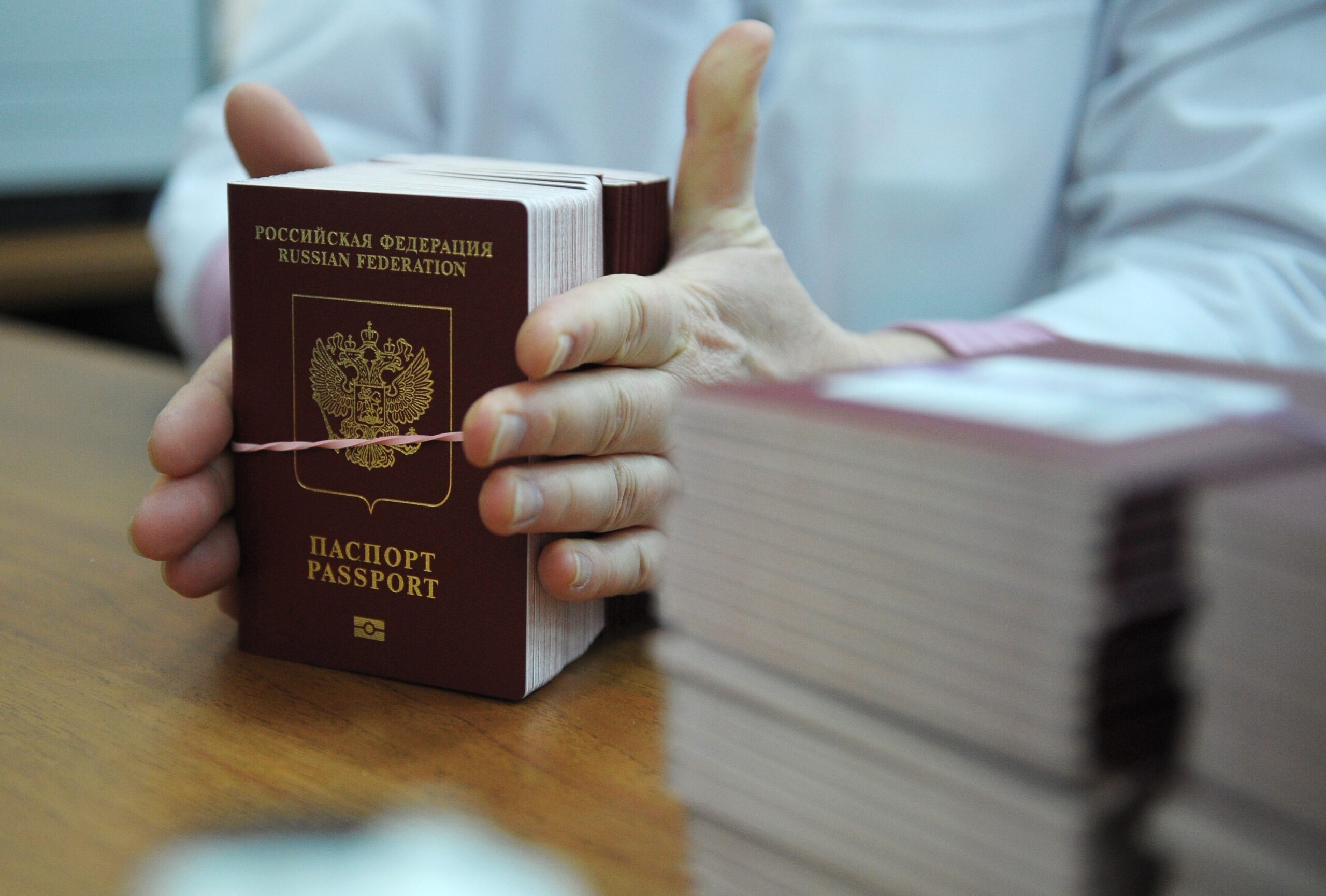 В России возобновили выпуск биометрических паспортов