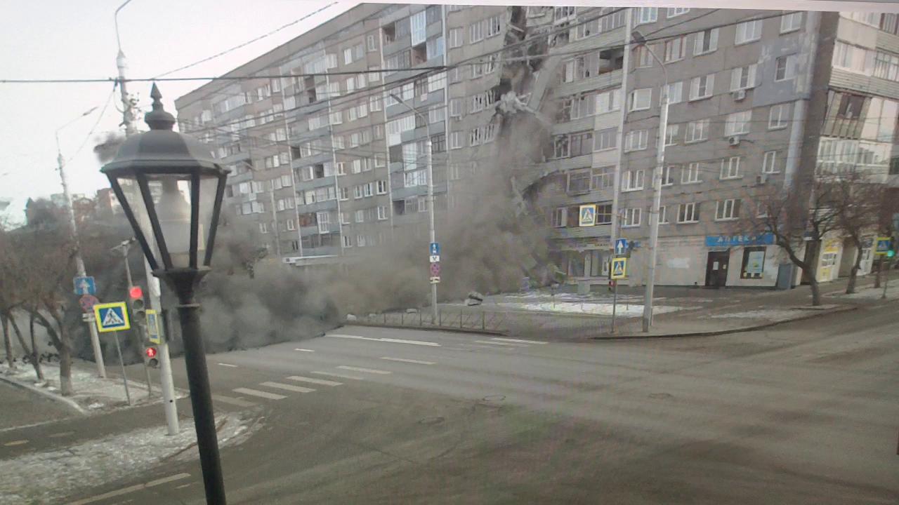 НЛО пробил жилой дом в России