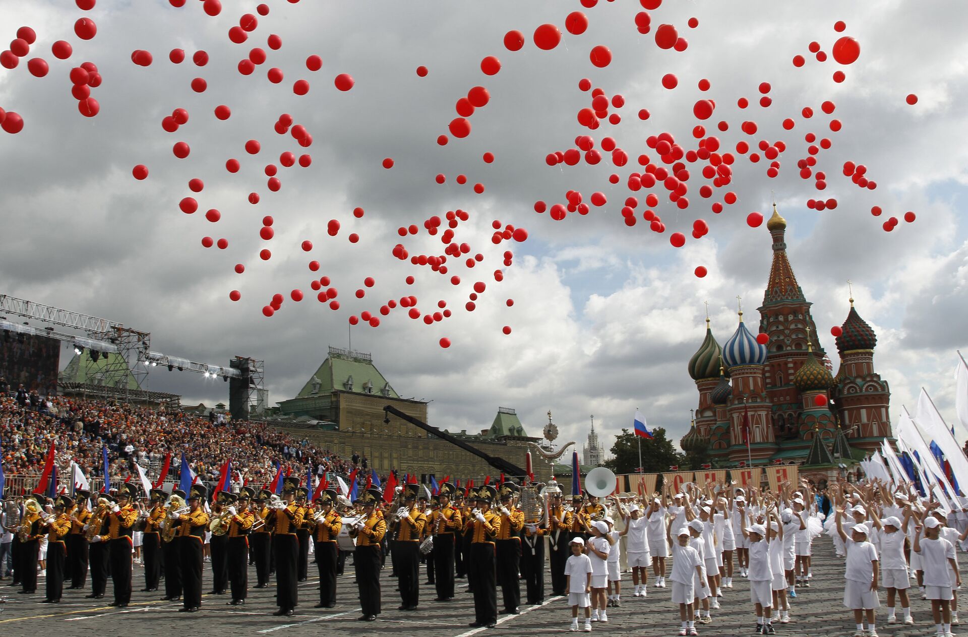 Россиян призывают запускать воздушные шары на 9 мая