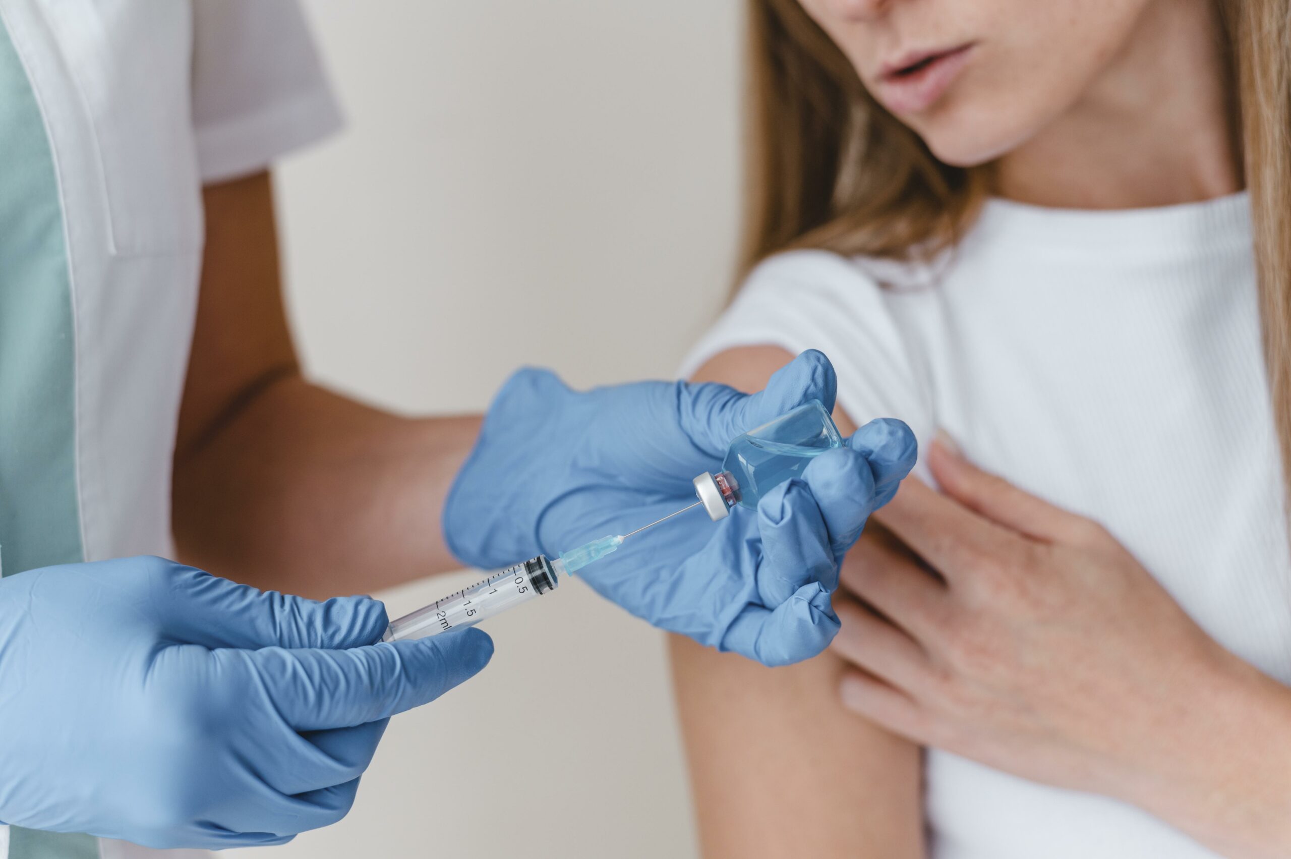 Люди, привитые вакцинами, чаще умирают от COVID-19