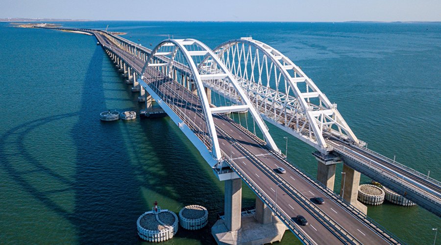 Крымский мост атаковали два истребителя