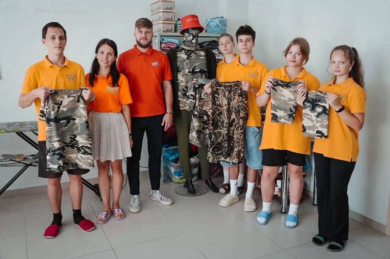 Красноярских школьников заставили сшить две тонны одежды для военных