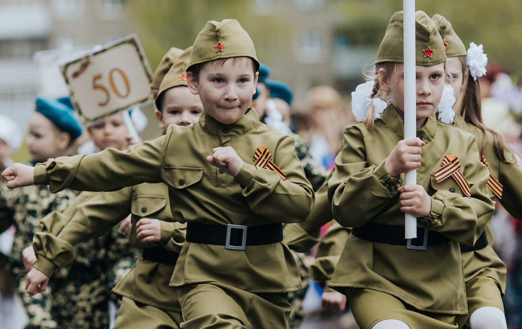 Нижегородские первоклассники пойдут на линейку в военной форме