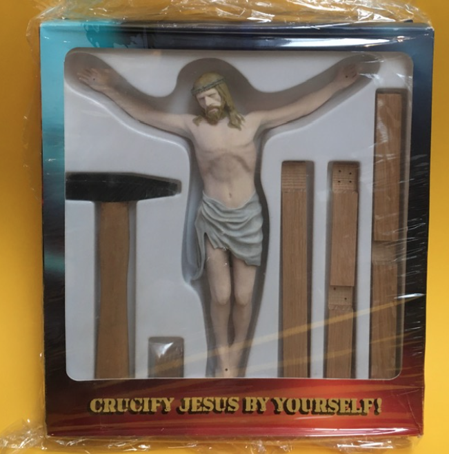 В западных магазинах появилась игрушка «Распятие Христа»