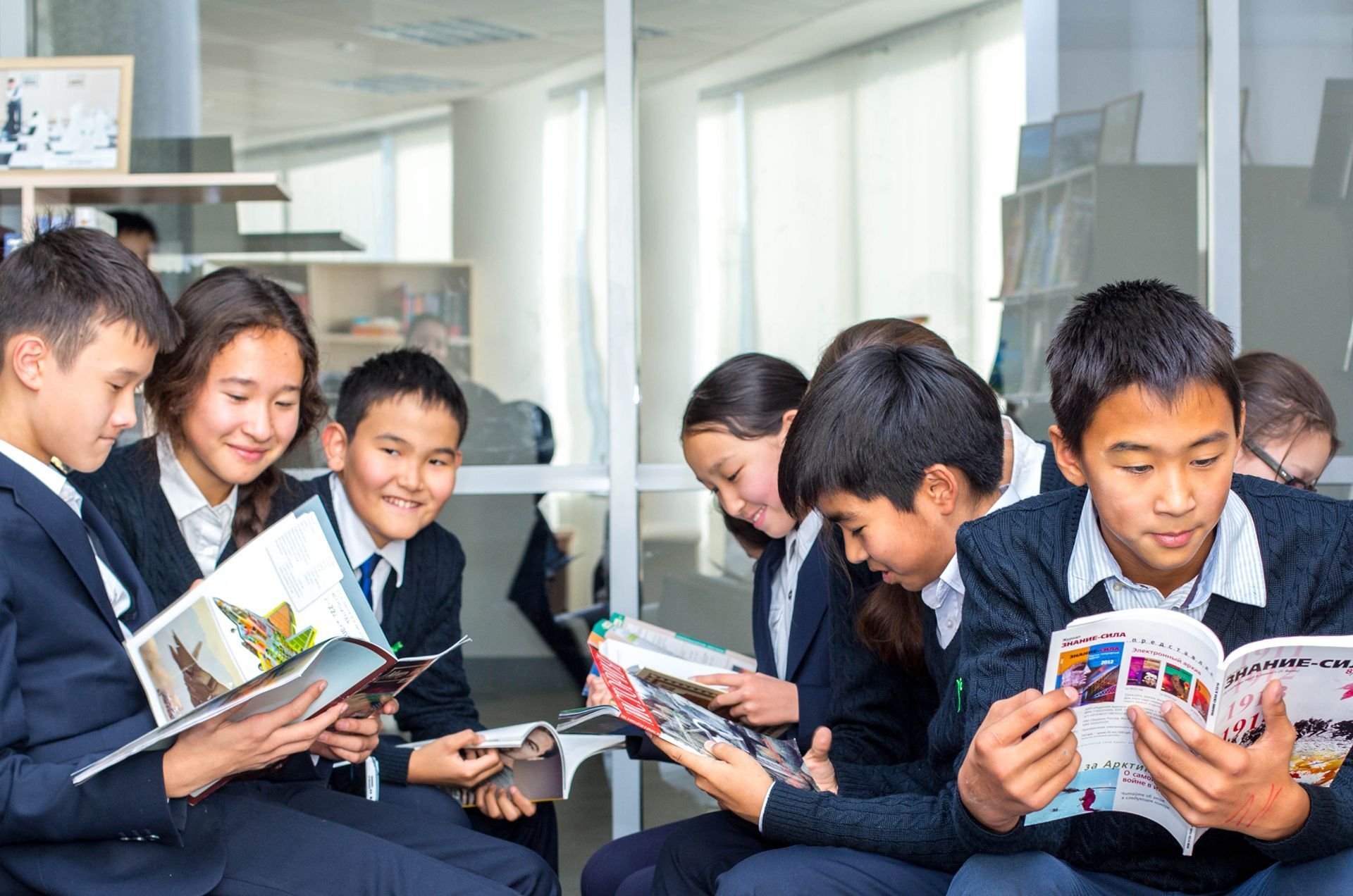 Школьников из Казахстана учат ругательствам на уроках