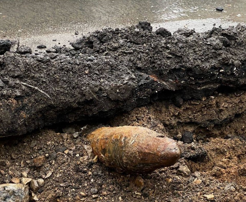 В Костроме выкопали боевой снаряд во время дорожных работ