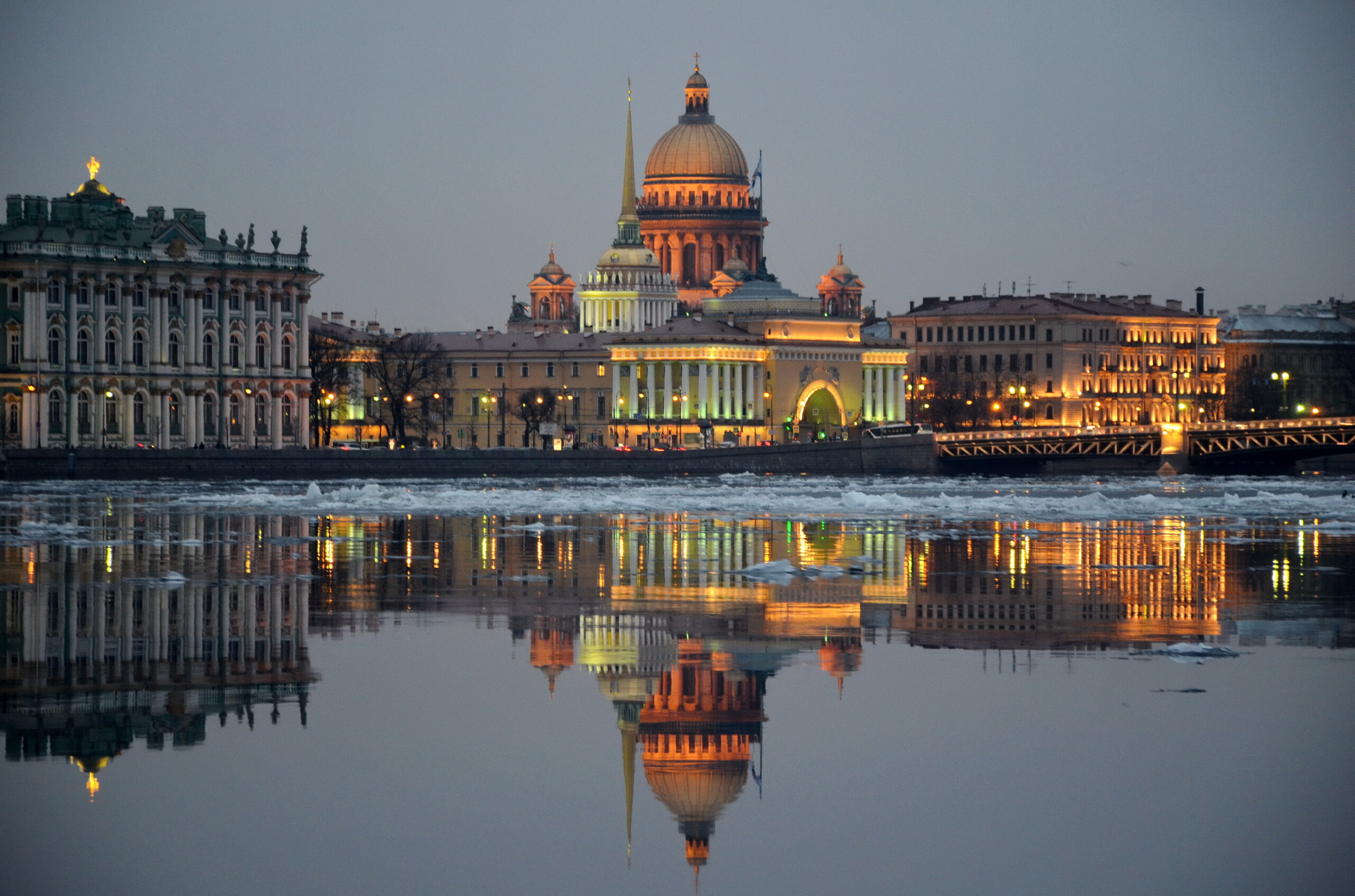 В Санкт-Петербурге планируют снести 400 исторических зданий