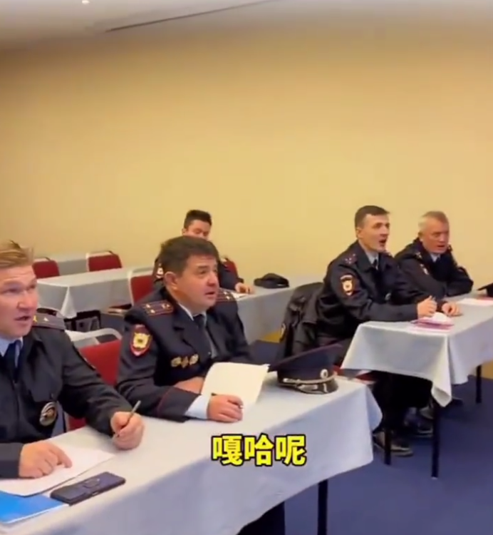 Полицейские из Санкт-Петербурга учат китайский язык