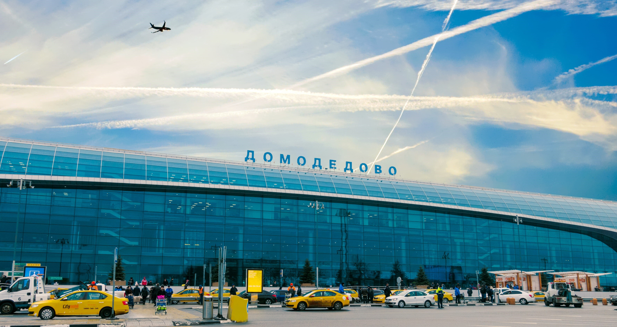 В аэропорту Домодедово ввели план «Ковёр», остановив прием и выпуск самолетов
