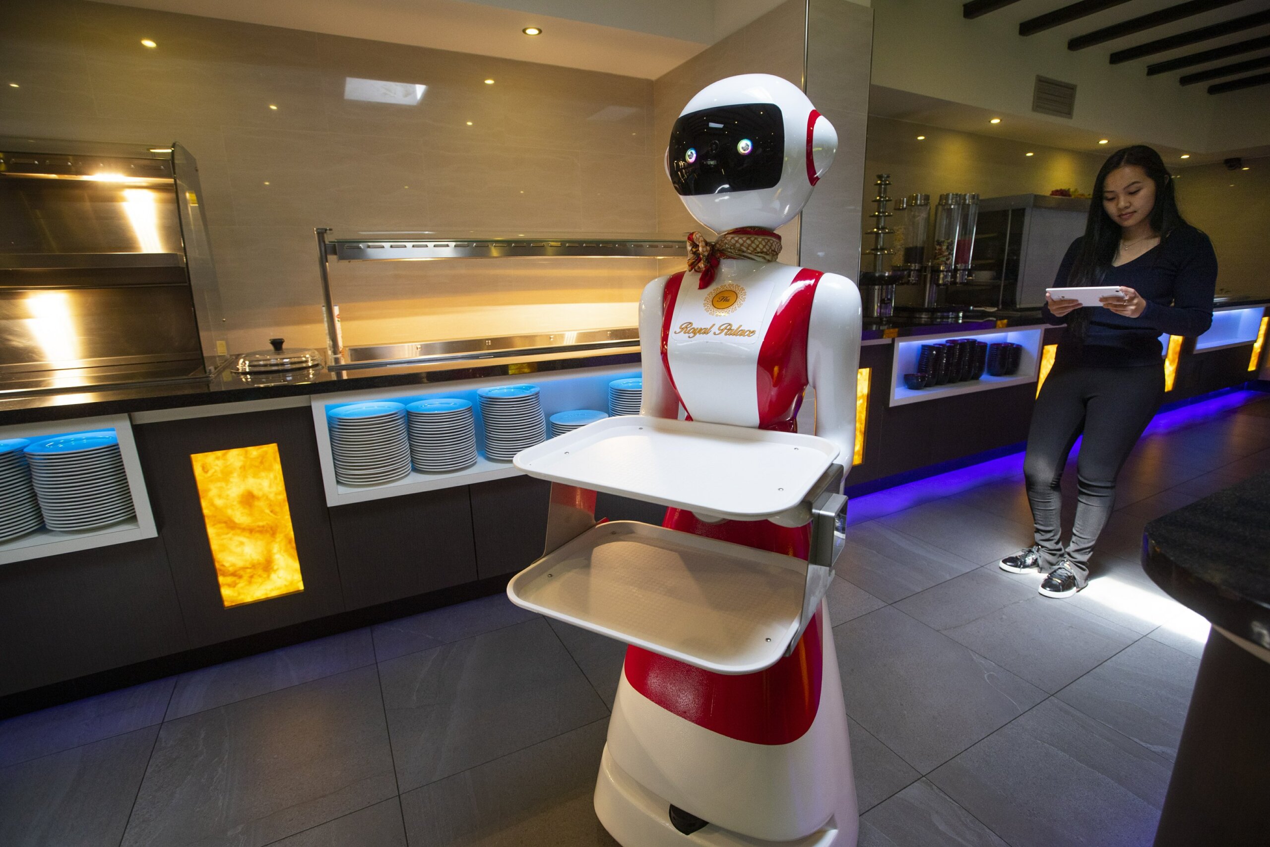 В Китае появились роботы-официанты