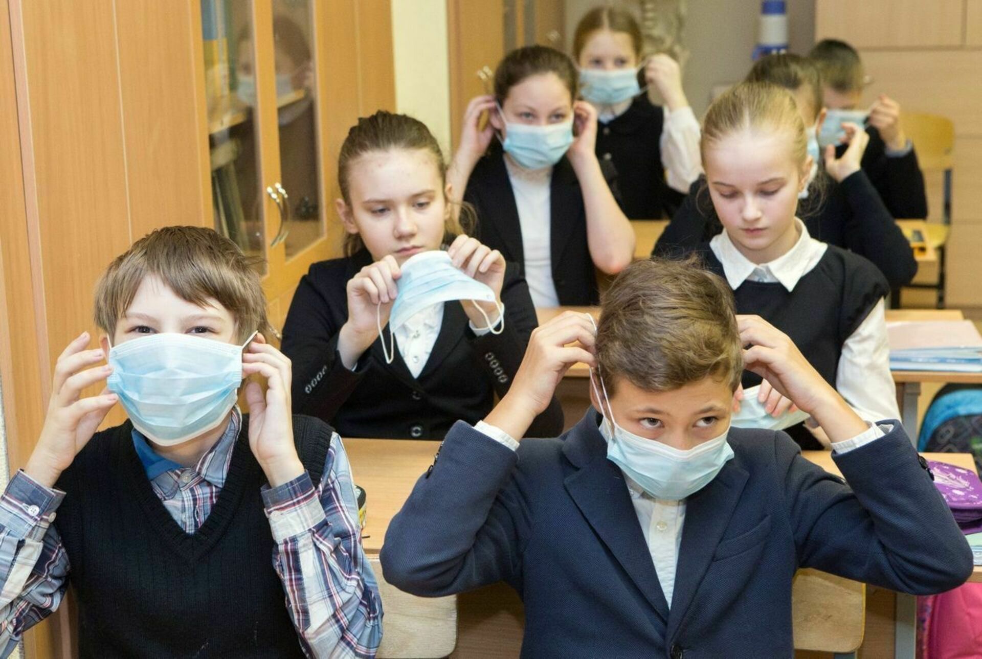 В Москве и Подмосковье школьники массово болеют гриппом и пневмонией