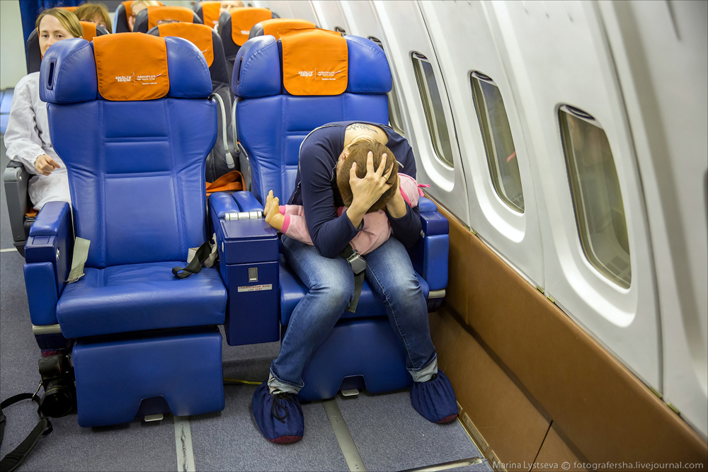 Авиакомпании рекомендуют принимать позу, в которой пассажир точно не выживет