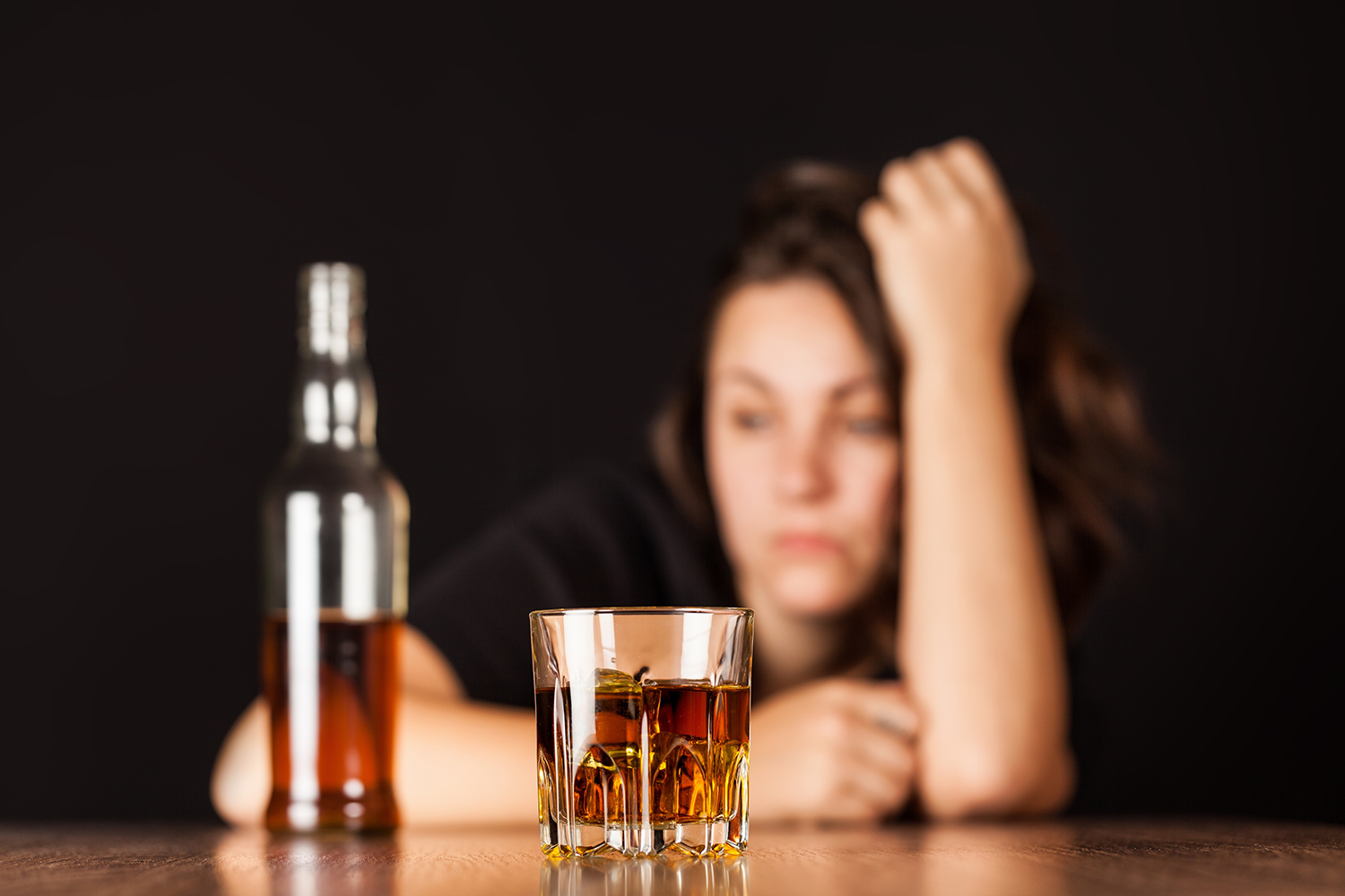 В РФ ввели административную ответственность за склонение других лиц к алкоголизму