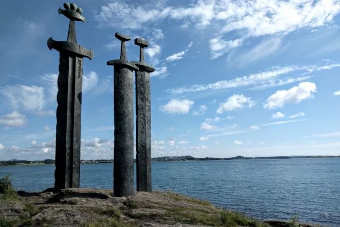 В Норвегии нашли мечи, которыми пользовались гиганты