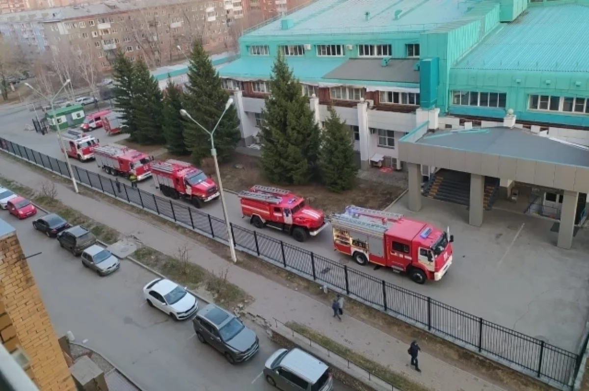 В Иркутском диагностическом центре начался сильный пожар