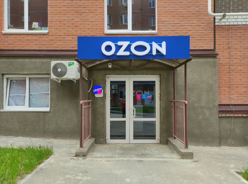 В Волгограде загорелся склад Ozon