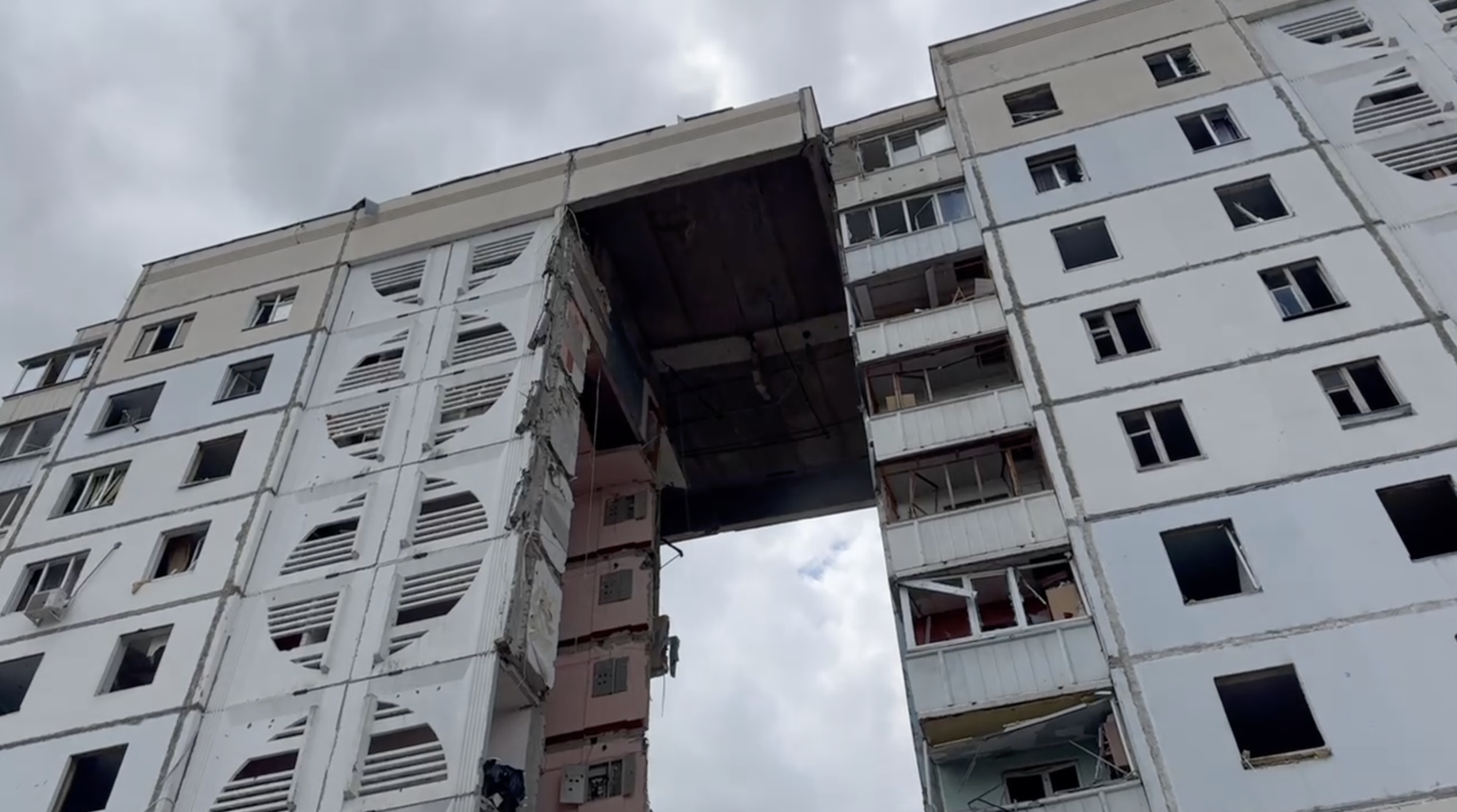 В Белгороде из-за попадания ракеты ПВО обрушился дом